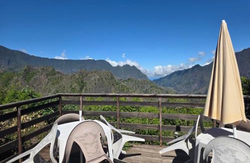 Cilaos House | Gîte les Portes du Taïbit dîner et petit déjeuner compris