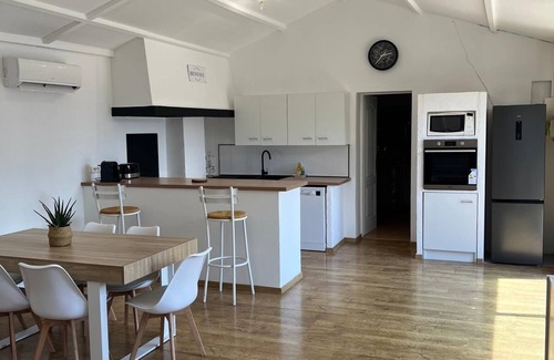 Sorgues House | Gîte Mitoyen Dans Propriété Avec Piscine