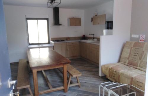 Les Roches-l'Eveque House | Gîte mon p'ti bout