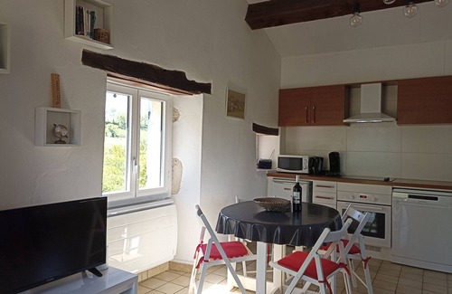 Souel Cottage | Gîte Puech Chérie: magnificent view of Cordes-sur-Ciel, nature, peace and SPA