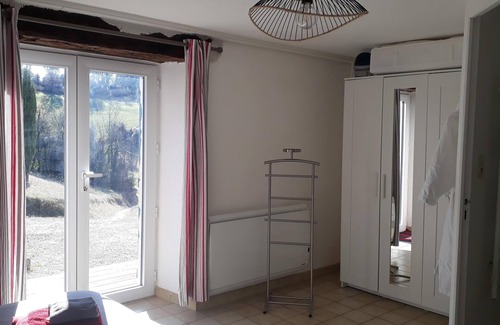 Souel Cottage | Gîte Puech Chérie: magnificent view of Cordes-sur-Ciel, nature, peace and SPA