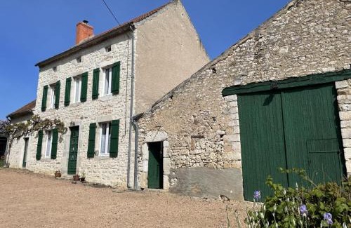 Ebreuil House | Gîte rural à Ébreuil, 4 pers., jardin, animaux admis - FR-1-489-19
