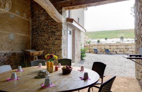 Panissieres House | Gîte spacieux à la campagne avec internet en fibre et terrasse - FR-1-496-215