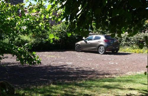 Seneujols House | Gîte tout inclus avec terrasse, jardin et parkings, proche Puy-en-Velay et chemins de randonnée. - FR-1-582-323