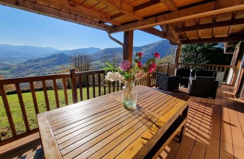 Osses House | Gîte Xuritenborda 7 personnes avec vue exceptionnelle sur les montagnes basque, Lits 180 King Size