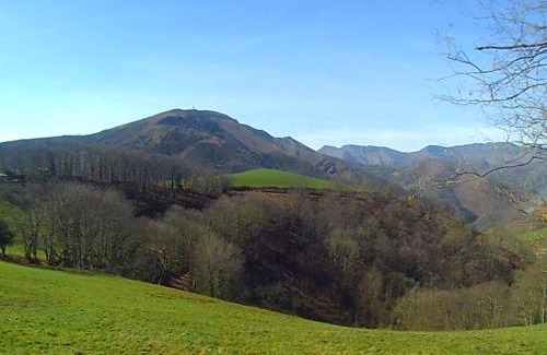 Osses House | Gîte Xuritenborda 7 personnes avec vue exceptionnelle sur les montagnes basque, Lits 180 King Size