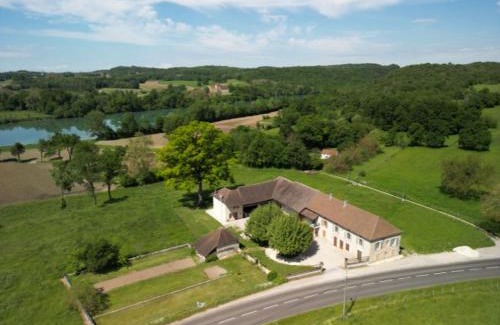 Lhuis Bed & Breakfast | Gîtes et Chambre d'Hôtes Le Vieux Chêne