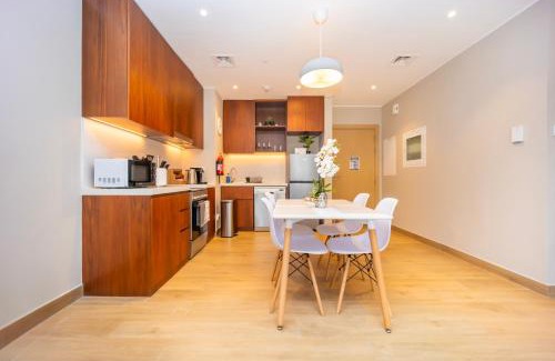 Dubai Apartment | Günstige Unterkunft mit Hafenblick in Port de La Mer