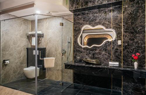 Nguyen Thai Binh Hotel | G8 Riverside Hotel Saigon