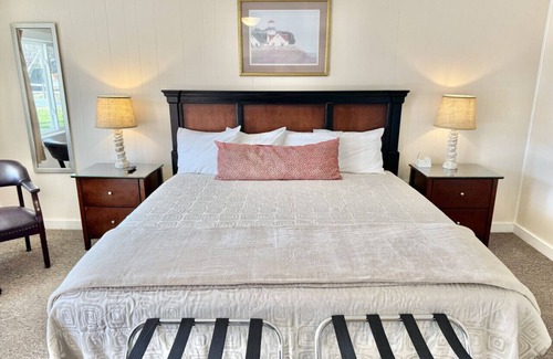 Hulls Cove Hotel | Gallagher's Travels Room Two (King Bed)