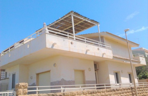 Scoglitti Apartment | Gambusia 3 apartment with large terrace facing the sea