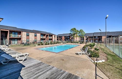 College Station Apartment | Game Day Retreat Pool Access, 2 Mi to Texas A and M