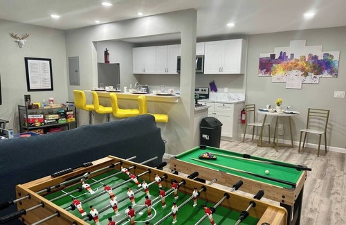 West Arlington Apartment | Game Haven with Putt-Putt Patio, Mins to Stadium