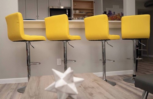 West Arlington Apartment | Game Haven with Putt-Putt Patio, Mins to Stadium