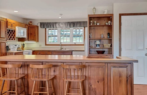 Quechee House | Game Room/Bar, Sleeps 14 - Mountain View Estate