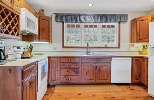 Quechee House | Game Room/Bar, Sleeps 14 - Mountain View Estate