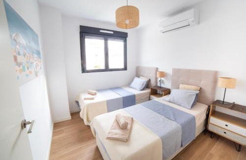 Grao de Gandia Apartment | Gandia Playa Moderna - nuevo con piscina y parking, 2 banos, playa 300 m, grau 300 m