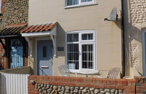 Sheringham Cottage | Gansey Cottage - a cottage that sleeps 3 guests in 2 bedrooms