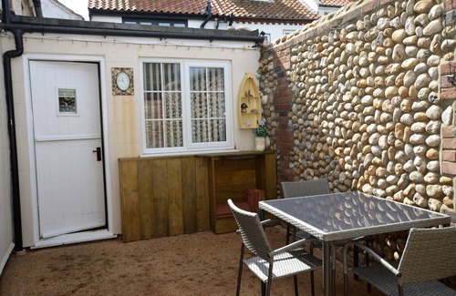 Sheringham Cottage | Gansey Cottage - a cottage that sleeps 3 guests in 2 bedrooms