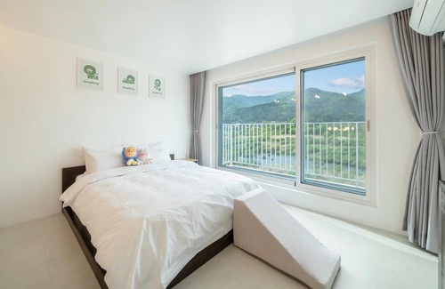 Gapyeong House | Gapyeong Dangdangi Pet Poolvilla Blue
