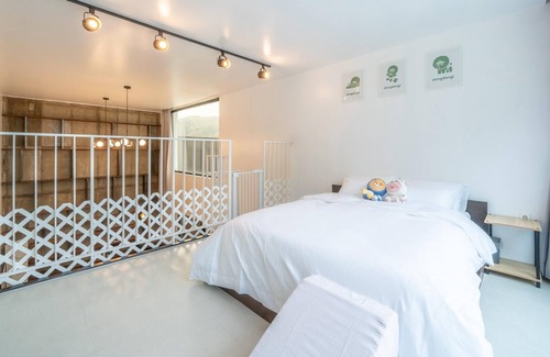 Gapyeong House | Gapyeong Dangdangi Pet Poolvilla Blue