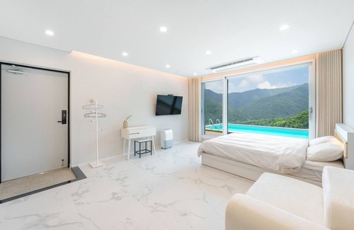Sang House | Gapyeong Staysumok Pool Villa Pension