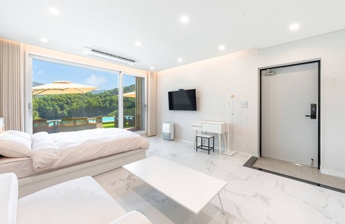 Sang House | Gapyeong Staysumok Pool Villa Pension