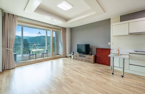 Seorak House | Gapyeong Yeonkkocchosu Pet Pension