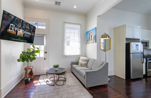 Faubourg Lafayette Condo | Garden District Gem: Courtyard, Pool & Great Location
