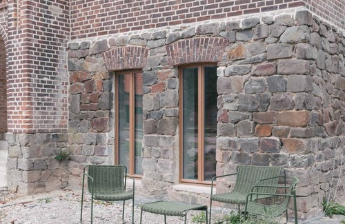 Werben Apartment | GARDEN FLOOR EAST: wood-burning stove and terrace to the southeast