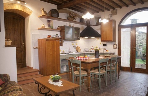 San Gimignano City Centre Apartment | GARDEN HOUSE