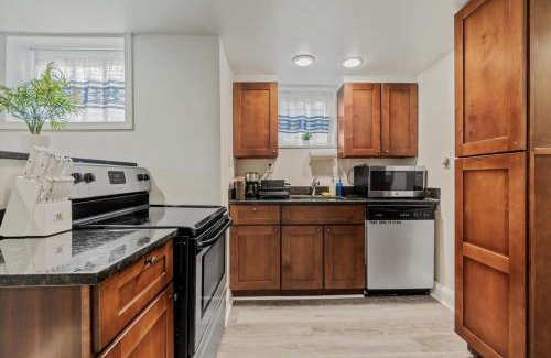 Park View Apartment | Garden-Level 2-BR Apt in Historic Petworth Home