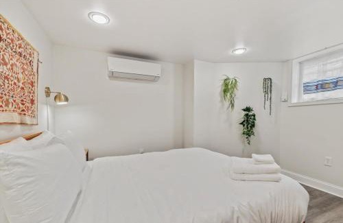 Park View Apartment | Garden-Level 2-BR Apt in Historic Petworth Home