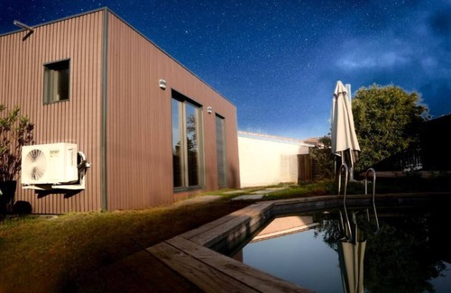 Meyzieu Apartment | Garden studio with pool view