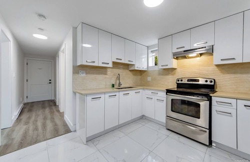 New Westminster House | Garden Suite 2-Bed/1-Bath can be Interconnected with additional Suite