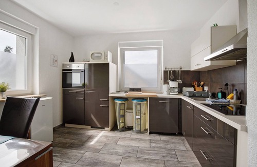 Laupheim Apartment | Garden view - apartment for up to 6 people.