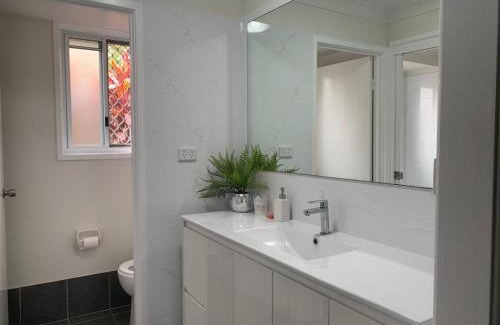 Mount Colah House | Garden View Queen Bedroom at MC 2079