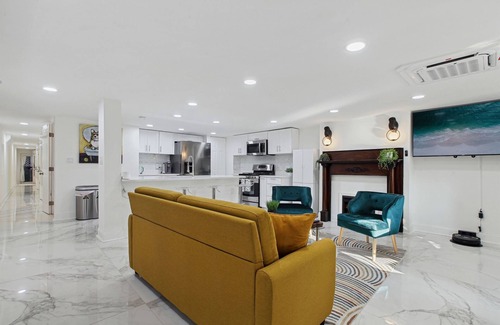 Shaw House | GardenLevel 4BR/2.5BA-Parking+By Convention Center