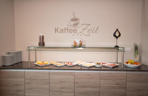 Caldaro Sulla Strada del Vino Hotel | Garni Hotel Peterlinhof