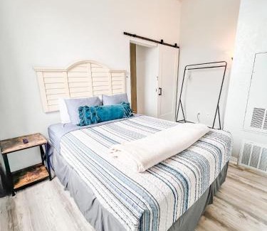 Gaslamp Quarter Hotel | Gaslamp 2bdrm1ba - W Parking & 4 Beds #304