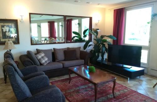 Raisio Hotel | Gasthaus Henri