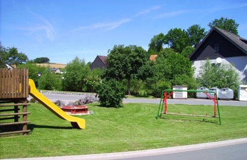 Eimelrod Apartment | Gasthof-Ferienwohnung Zur Zweere