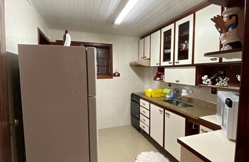 Centro House | Gated community house, 5 suites, 24-hour security, fireplace, barbecue, Wi-Fi.