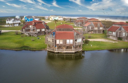 Elmaton Condo | Gated community with POOL on the beach