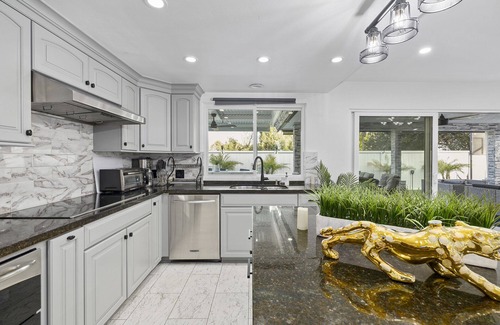 Chatsworth House | Gated Luxurious Modern Hills Oasis Estate POOL/SPA