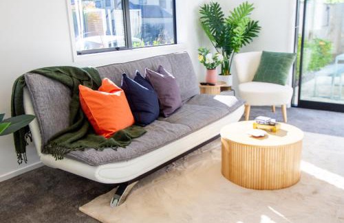Riccarton Apartment | Gateway to Hagley park - 2 bed w/carpark