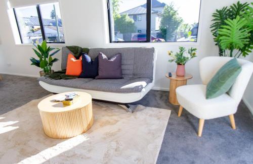 Riccarton Apartment | Gateway to Hagley park - 2 bed w/carpark