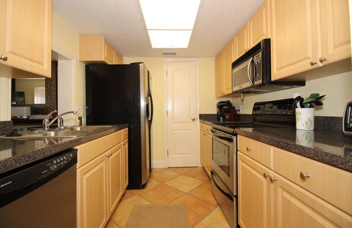 Sarasota Condo | Gateway to Siesta Key 1/2 mile Walk to the Beach Adorable 2 Bedroom Condo