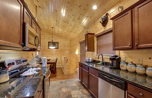 Gatlinburg Cabin | Gatlinburg - A View For Two - 2 Bedrooms - Sleeps 6