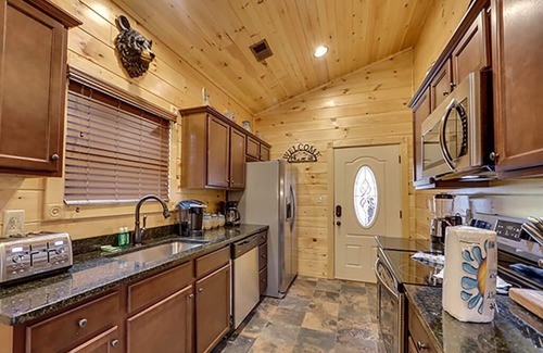Gatlinburg Cabin | Gatlinburg - A View For Two - 2 Bedrooms - Sleeps 6
